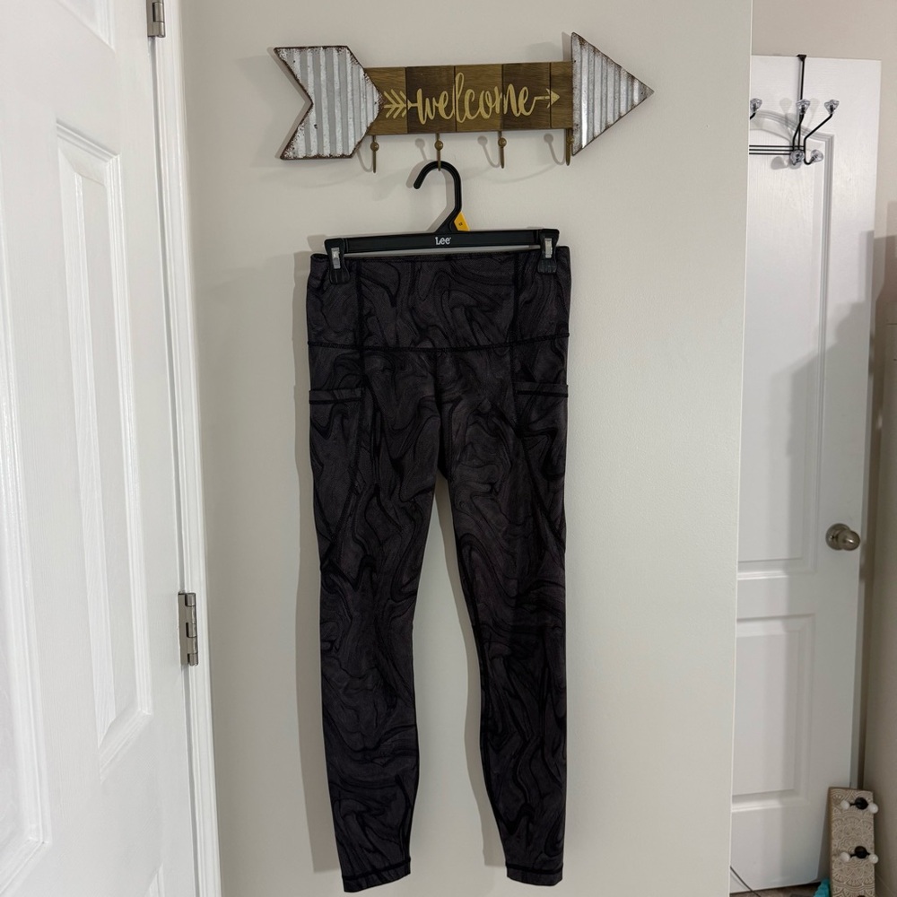 Active Life Charcoal Swirl Leggings with pockets size Small